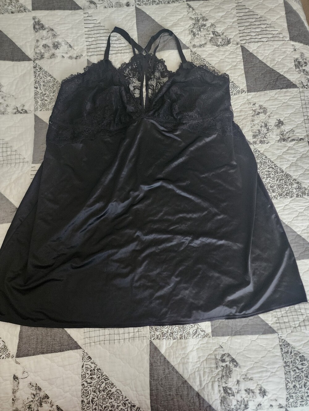 Gorgeous Black Chemise With Lace Trim NWT
